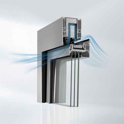 Schüco lansează fereastra din aluminiu cu ventilație naturală și izolare fonică ridicată
